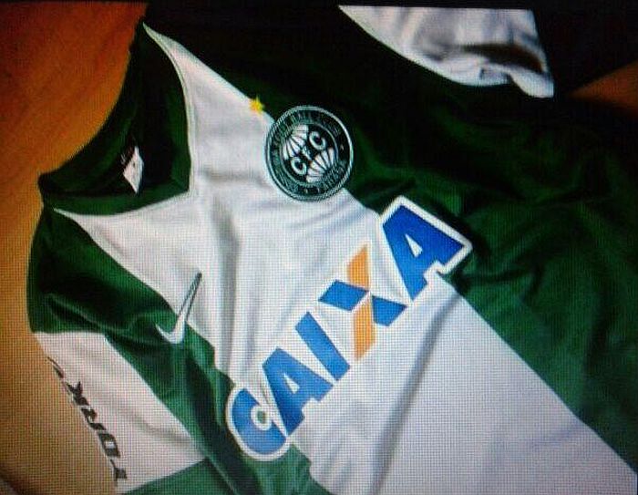 Nem Coritiba, nem a Nike confirmam se a imagem que está sendo vinculada nas mídias sociais é realmente a camisa dois oficial a ser lançada quarta-feira |