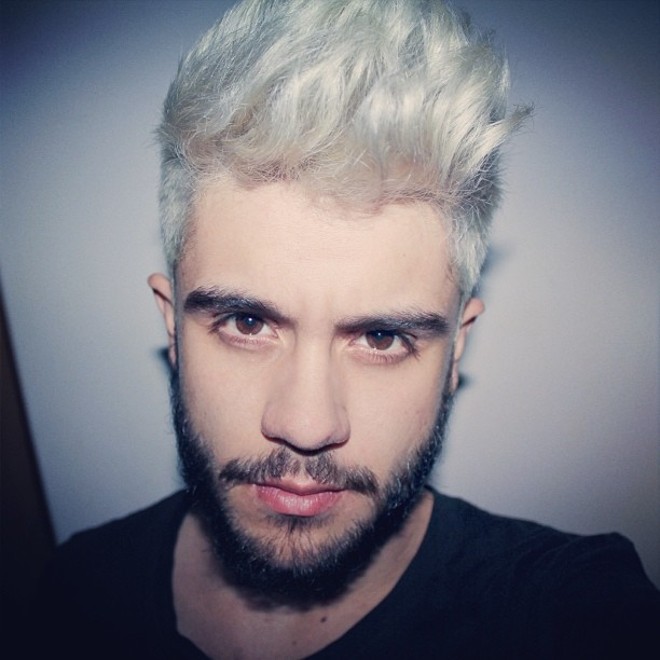 O diretor de fotografia Jhon Penteado, 22 anos, se arrependeu da mudança e em uma semana voltou ao antigo visual | 