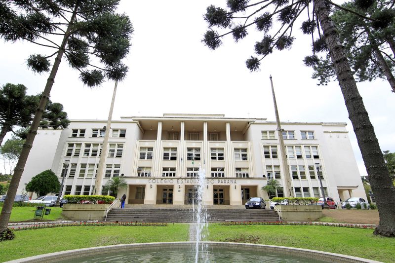 Prédio inaugurado em 1950 precisa de reformas para conter a ação do tempo e para dar mais conforto a estudantes, funcionários e professores do Colégio Estadual do Paraná | Antônio More/Gazeta do Povo