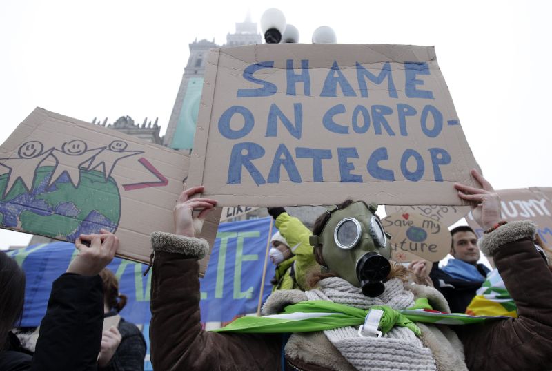 Ativistas protestam no local da conferência COP 19, em Varsóvia, na Polônia | REUTERS/Kacper Pempel