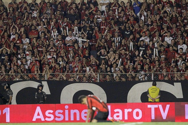 Ederson lamenta chance perdida: atacante teve uma má atuação na Vila Capanema | 