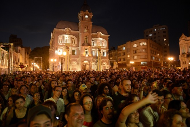Multidão tomou a Praça Generoso Marques na noite de sábado: evento não registrou incidentes durante o fim de semana |
