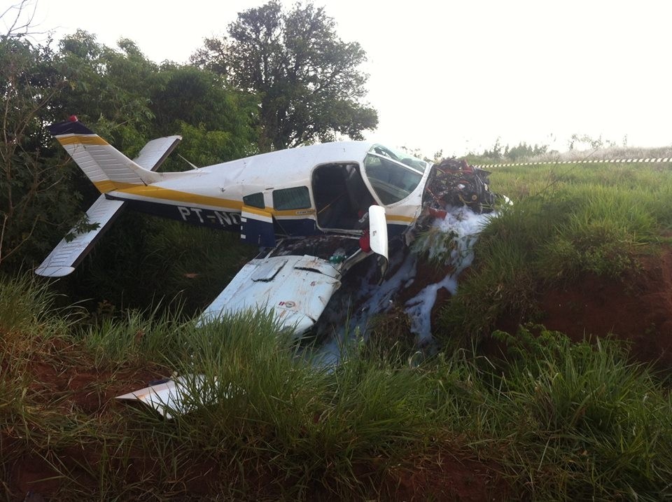 Segundo a administração do Aeroporto de Cianorte, o avião caiu após perder a potência, ao tentar decolar | Divulgação/Tiago Pereira