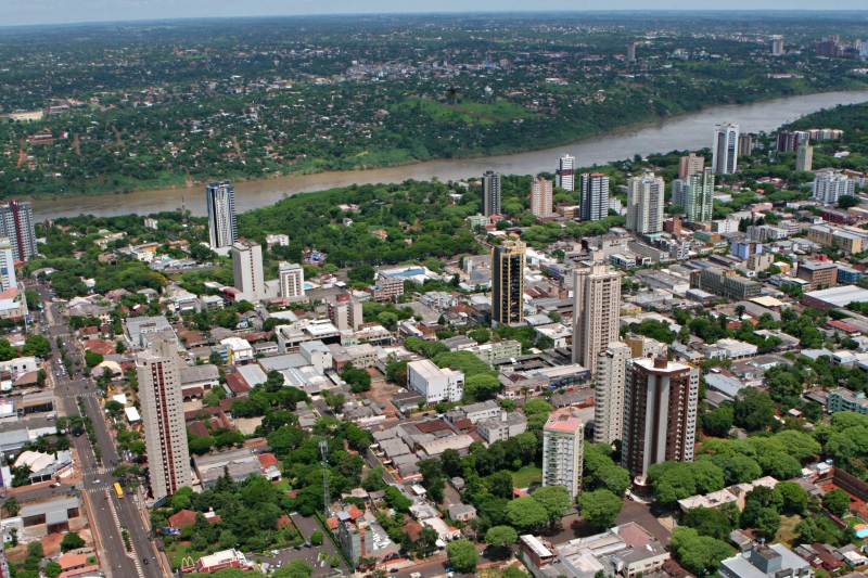 Vista de Foz e, ao fundo, Ciudad del Este, no Paraguai | Christian Rizzi/ Gazeta do Povo