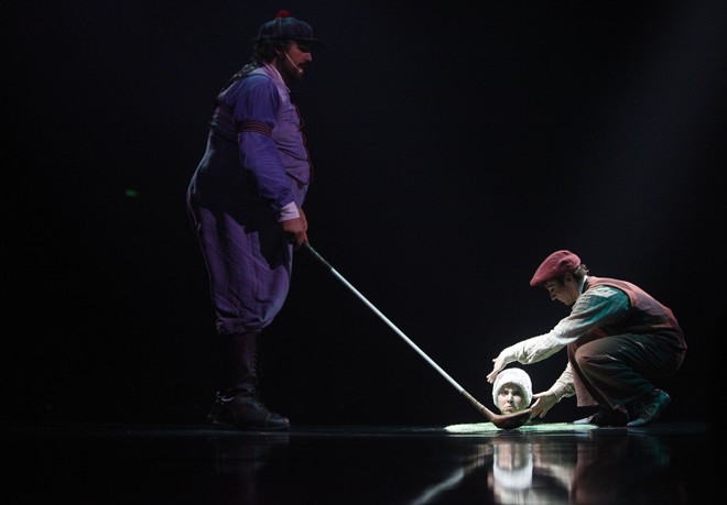 Uma bola de golf falante arrancou risadas do público enquanto tentava escapar de levar uma tacada | 