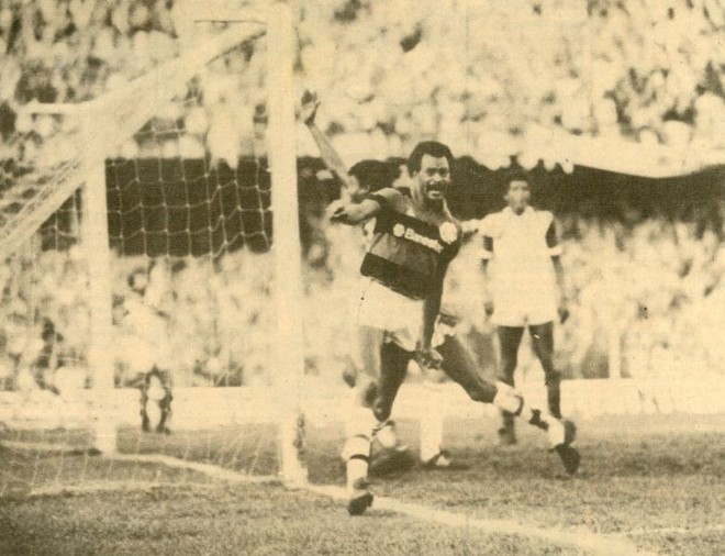 Assis festeja gol: 32 minutos fulminantes |