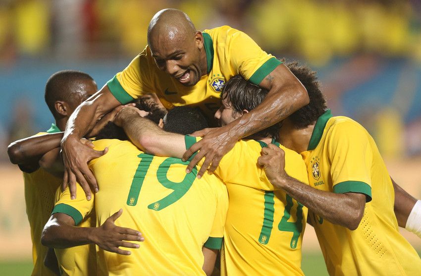 Jogadores da seleção brasileira comemoram o gol de Willian na vitória por 5 a 0 sobre Honduras em Miami | Mowa Press