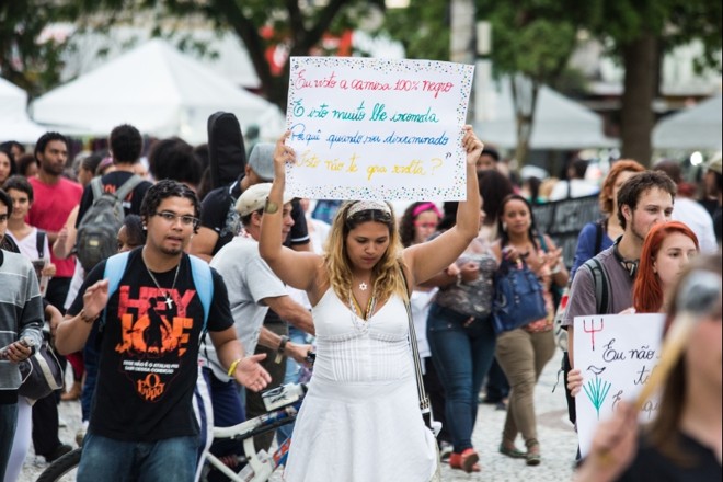 O protesto reuniu cerca de 200 pessoas no Centro de Curitiba |