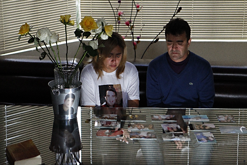 O casal Jessi e Antônio Milton Pinto lutam para provar que o filho Cléber não tentou atirar em policiais | Albari Rosa/Gazeta do Povo