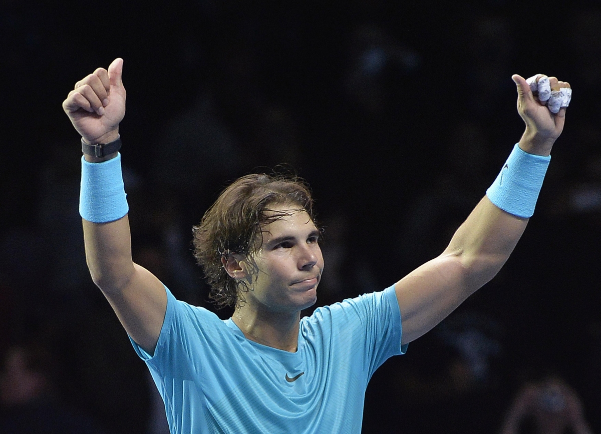 O tenista espanhol agradeceu o público após a vitória sobre o suíço Roger Federer | Reuters/Toby Melville