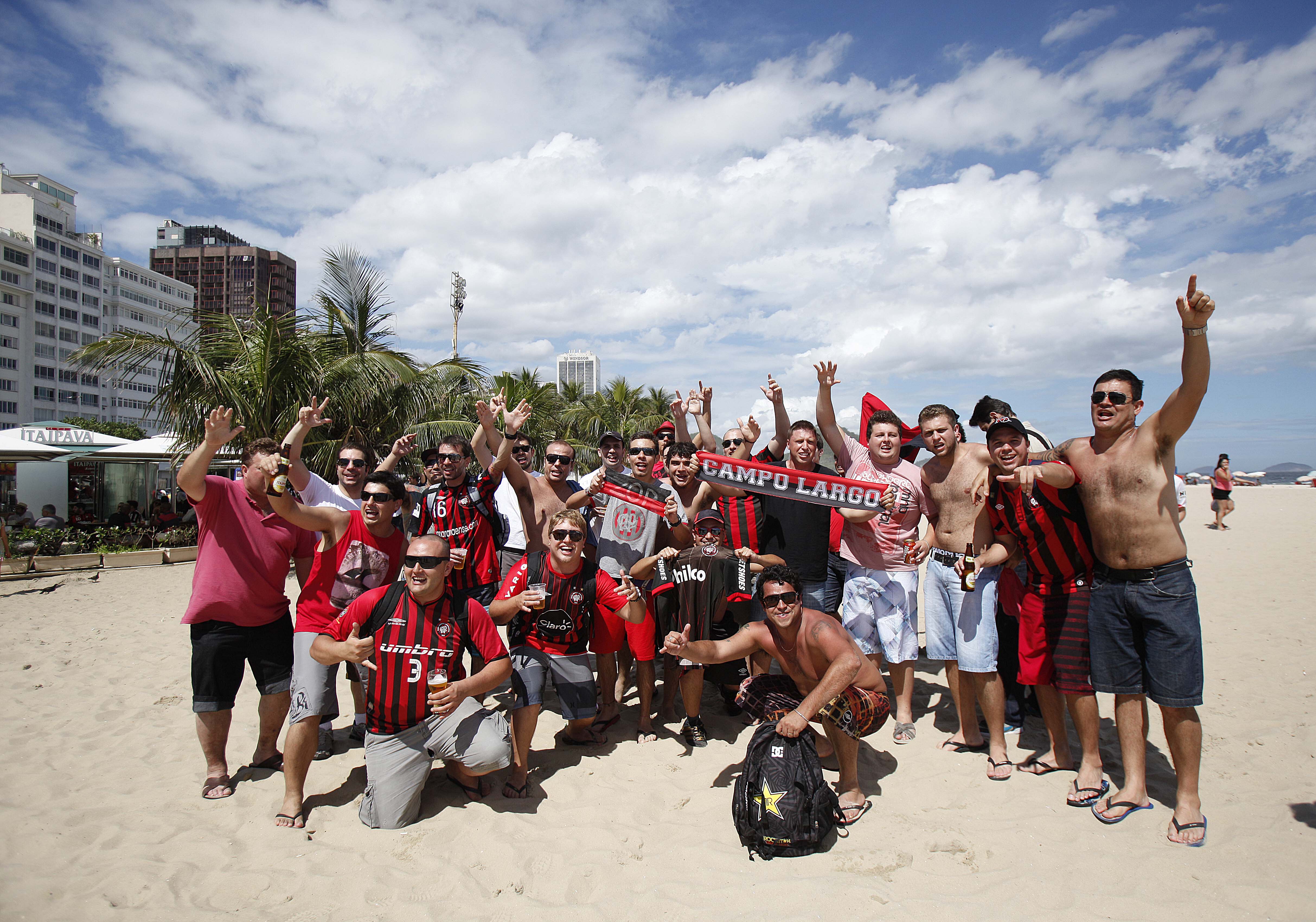 Torcedores confraternizam antes da final da Copa do Brasil | Jonathan Campos/ Gazeta do Povo