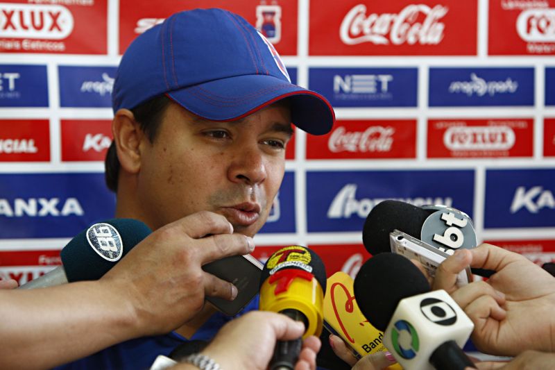 O técnico Dado Cavalcanti diz já ter decidido se continua ou não no Tricolor na próxima temporada | Felipe Rosa / Tribuna do Paraná