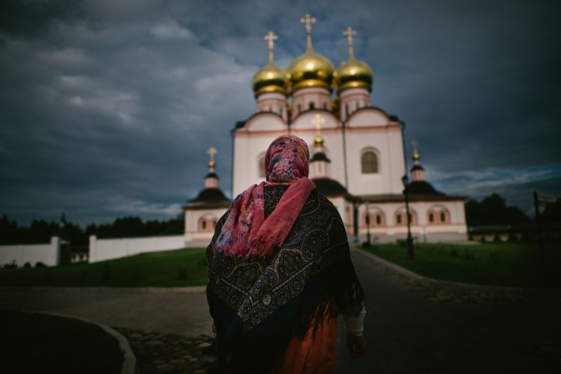 Mosteiro restaurado ocupa trecho da rodovia entre São Petersburgo e Moscou | Dmitry Kostyukov para The New York Times