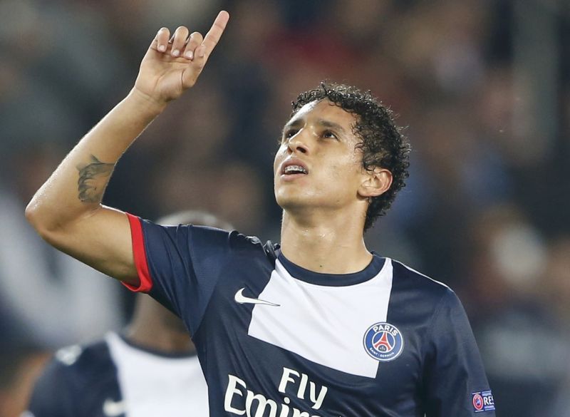 Marquinhos comemora gol pelo PSG. Atuações do jovem zagueiro pelo clube francês chamaram a atenção de Felipão | Charles Platiau / Reuters
