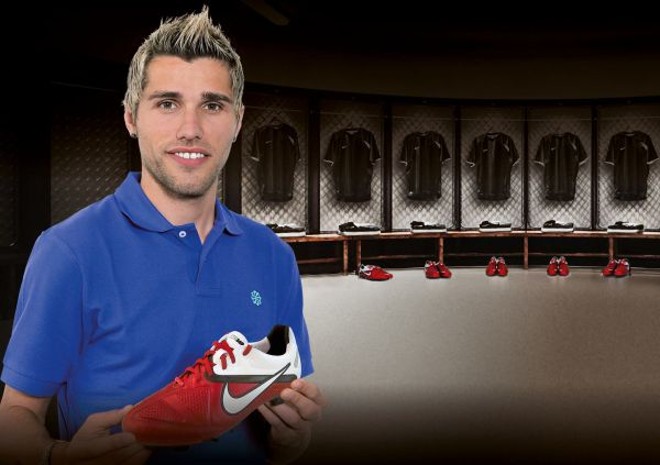 Suíça- Behrami, Xhaka e Mehmedi saíram da antiga Iugoslávia como refugiados. O mesmo foi feito pelas famílias de Drimic e Seferovic, mas os dois já nasceram em território suíço | 
