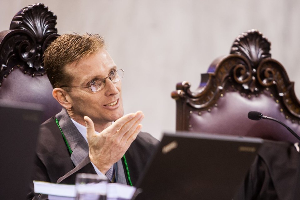O ex-deputado Fabio Camargo foi afastado do cargo de conselheiro do TC nesta quarta-feira (27) por decisão do TJ-PR. Na imagem, ele participa da primeira sessão do TC após ser nomeado, em julho de 2013 | Brunno Covello / Agência de Notícias Gazeta do Povo