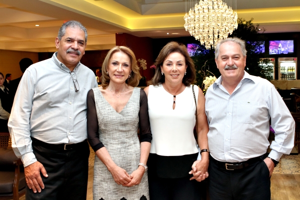 A tradicional casa de carnes Devons, que reabriu segunda à noite com festa, continua no endereço do Centro Cívico, agora com nova proposta de gastronomia e ambientação. À frente do empreendimento, Fátima Ongaratto dos Santos e Augusto Farfus dos Santos receberam convidados como Elisa Ongaratto e Mairos Ongaratto | Kelly Knevels