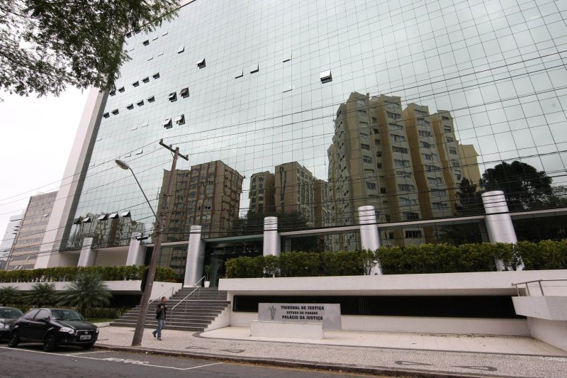 Fachada da sede do TJ, no Centro Cívico: tribunal admite falta de juízes, mas informa que vai promover, em breve, concurso público para preencher as vagas | Aniele Nascimento/ Gazeta do Povo