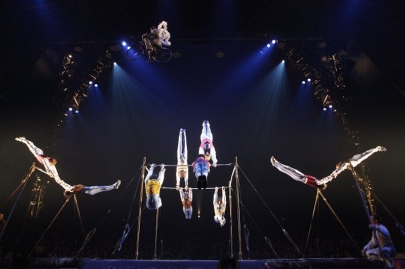 O espetáculo, criado e dirigido por Daniele Finzi Pasca, é o primeiro da companhia apresentado em um palco 360° giratório | Jonathan Campos/Gazeta do Povo