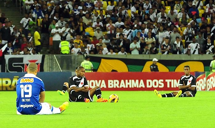 Jogadores do Cruzeiro e Vasco fizeram parte do protesto do Bom Senso FC na última rodada | Marcelo Moreira / Futura Press / Folhapress