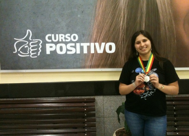 Ana Letícia de Lima Santos, estudante do 3º ano do ensino médio do Colégio Positivo |
