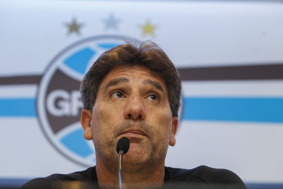 O técnico Renato Gaúcho quebra a cabeça para resolver o problema da falta de gols do ataque gremista | Daniel Castellano, enviado especial/Gazeta do Povo