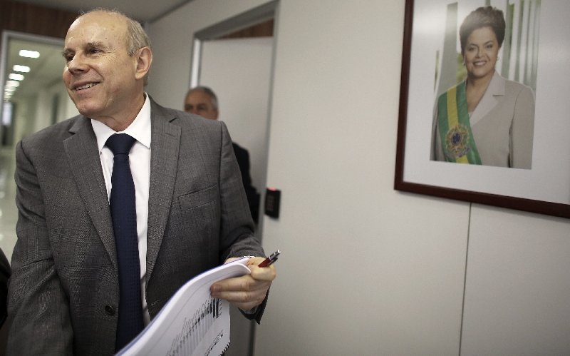 Mantega: confiança nos estados e municípios para cumprir a meta do superávit primário | Nacho Doce /Reuters