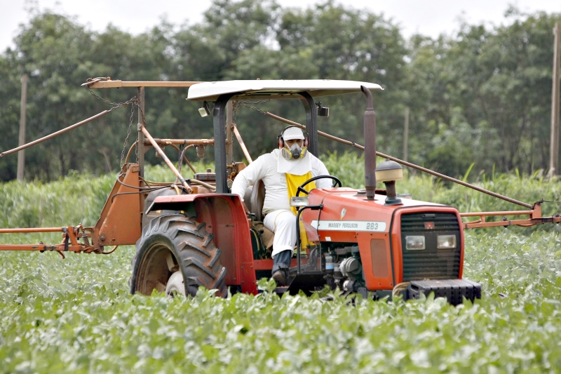 Pulverização de lavoura: área plantada continua igual, mas volume de agrotóxicos aumentou | Jonathan Campos/Gazeta do Povo