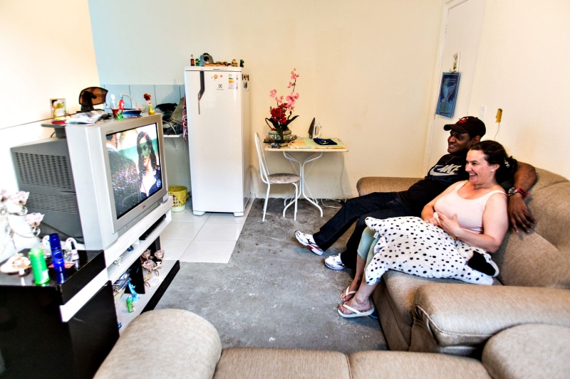 Ex-morador de rua, Leonildo Monteiro e a esposa Joana aguardaram três anos pela casa nova: espera chegou ao fim em outubro | Brunno Covello / Gazeta do Povo