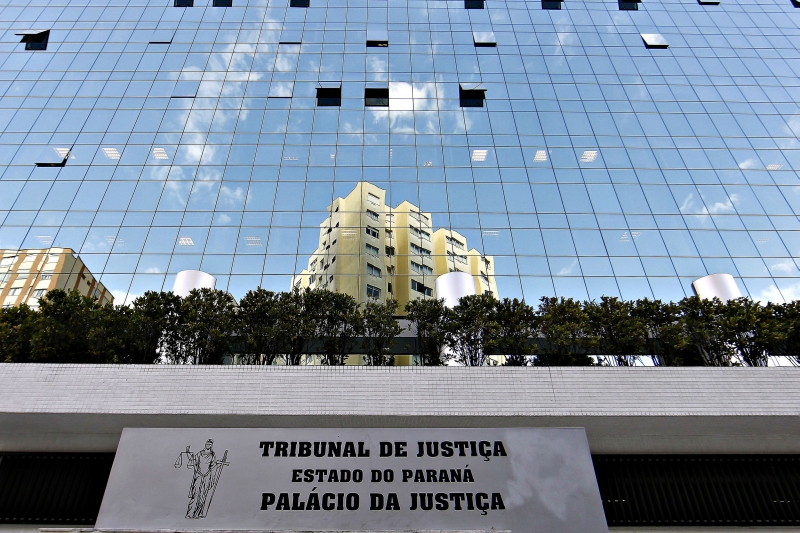 Prédio do atual Palácio da Justiça foi projetado inicialmente para abrigar todas as secretarias estaduais. Proposta acabou sepultada na década seguinte à construção do Centro Cívico | Albari Rosa/Gazeta do Povo