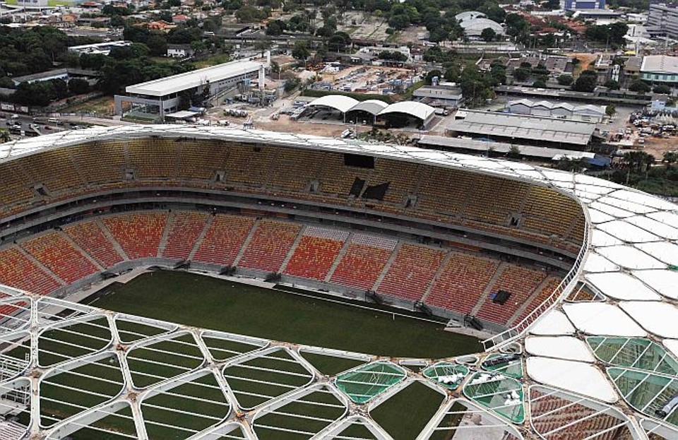 Principal foto da perícia é a cobertura da Arena Amazônia, de onde um operário despencou e morreu no final de semana | Bruno Kelly / Reuters