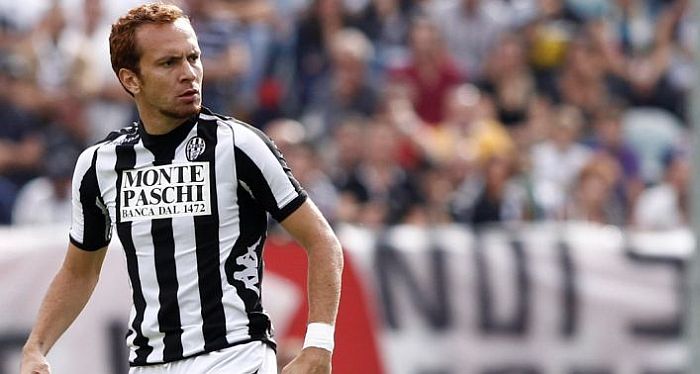 Zé Love foi emprestado pela Genoa ao Siena: atacante está conversando com o Coritiba | Divulgação Siena