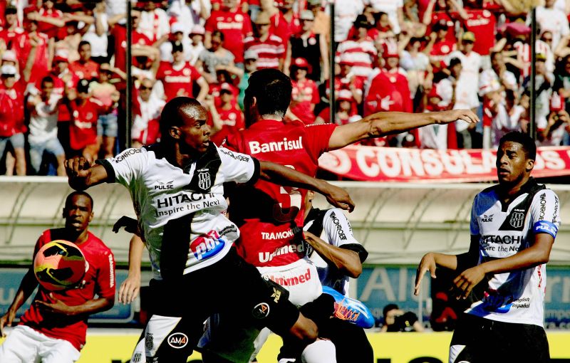 Jogo sem gols garantiu permanência do Inter na Série A. Ponte Preta jogou com a cabeça na decisão da Sul-Americana na próxima quarta-feira. | Carlos Eduardo de Quadros / Fotoarena-Folhapress