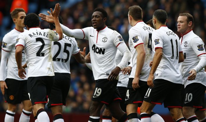 Equipe do Manchester comemora gol de Danny Welbeck, na partida deste domingo (15) | Reuters