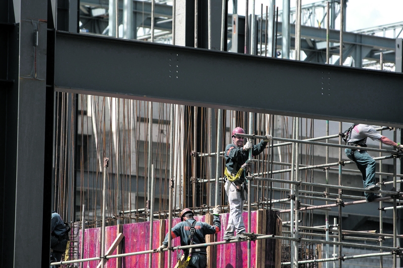 Obras na Arena da Baixada, em Curitiba: eventos esportivos aquecem mercado para profissionais da área de infraestrutura | Brunno Covello/ Gazeta do Povo