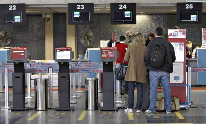 Check-in antecipado evita filas nos aeroportos, diz governo | Jonathan Campos/Gazeta do Povo