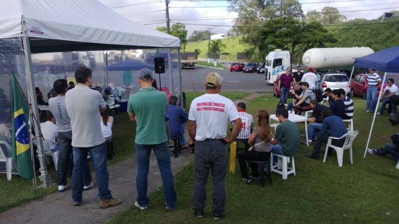 Greve dos petroleiros da Repar chega ao 2º dia nesta segunda-feira. Falta de acordo em questões de segurança gerou o impasse | Aniele Nascimento/ Agência de Notícias Gazeta do Povo