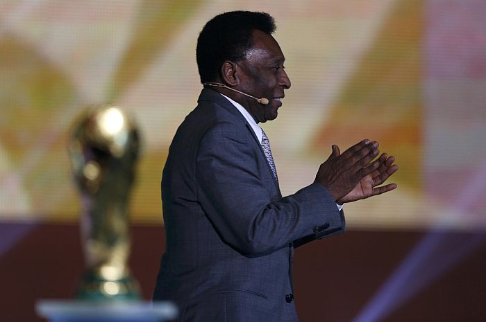 Pelé fez um pequeno discurso no sorteio das chaves da Copa do Mundo | Paulo Whitaker / Reuters