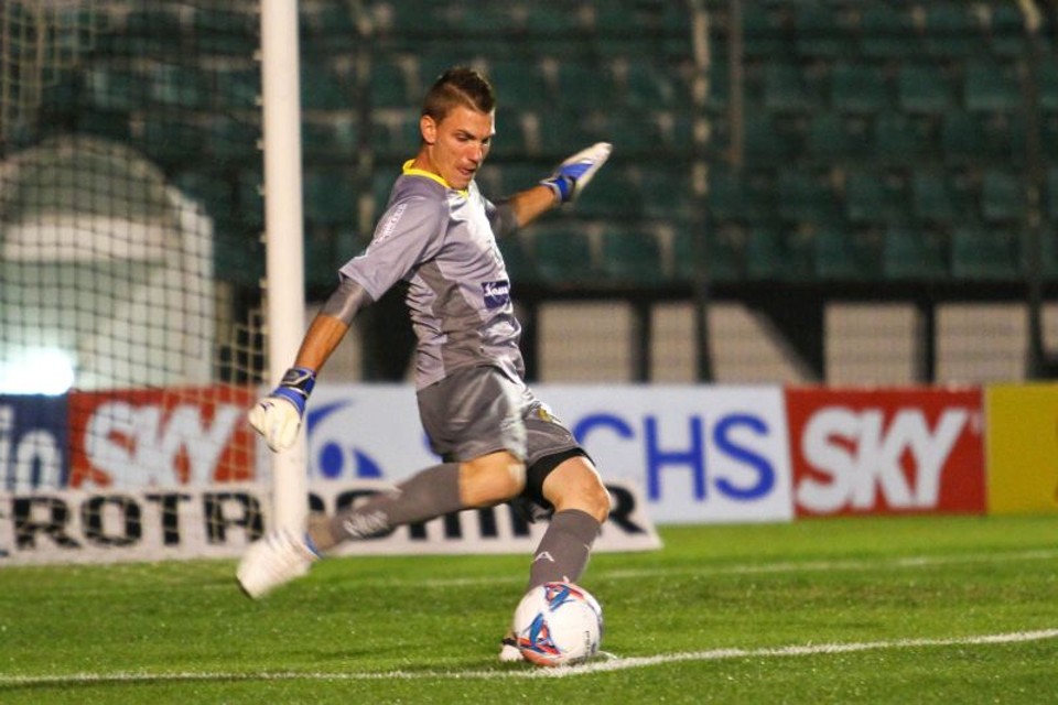 Paraná contrata goleiro que disputou Série B pelo Icasa Goleiro João Ricardo, ex-Icasa, reforçará o Paraná em 2014 | Anderson Pinheiro / Futura Press