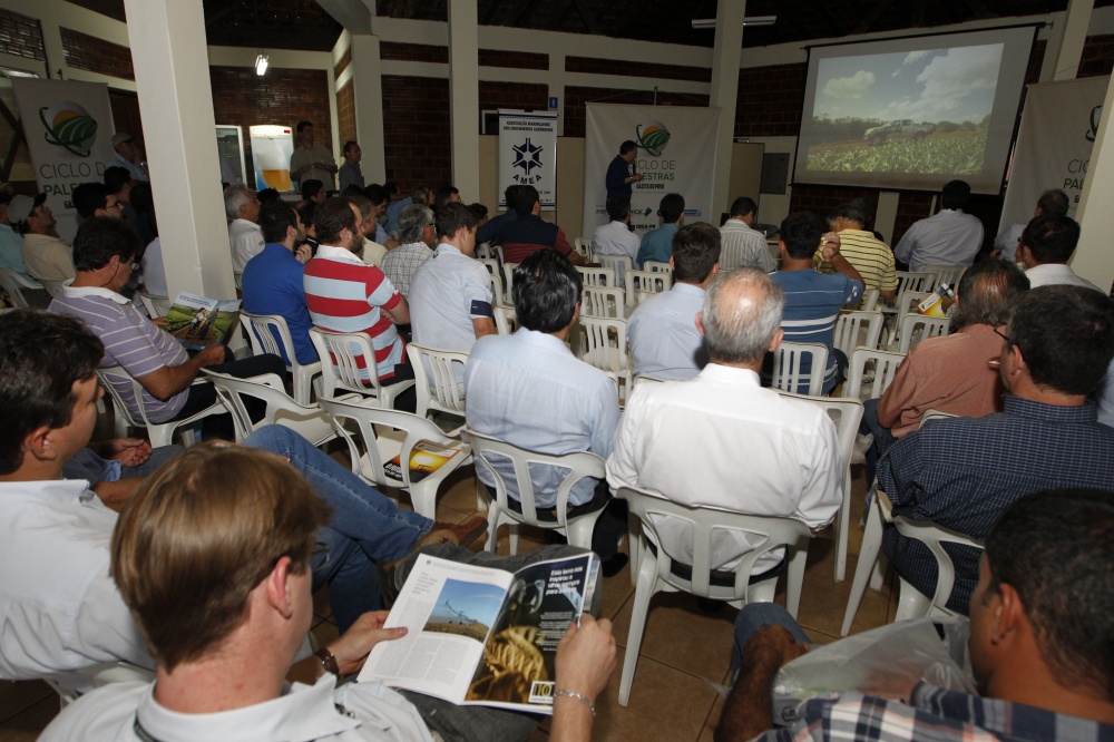 Participantes lotam sede da Associação Maringaense dos Engenheiros Agrônomos, em Maringá. | Antonio More / Gazeta Do Povo