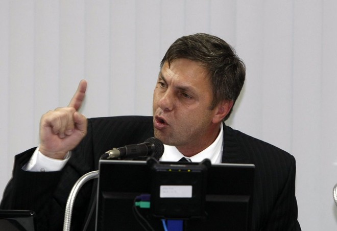 Em 2010 Paulo Schmitt defendia moralidade no caso de suposto jogador irregular do Fluminense. Agora pede critério técnico | Hedeson Alves / Gazeta do Povo