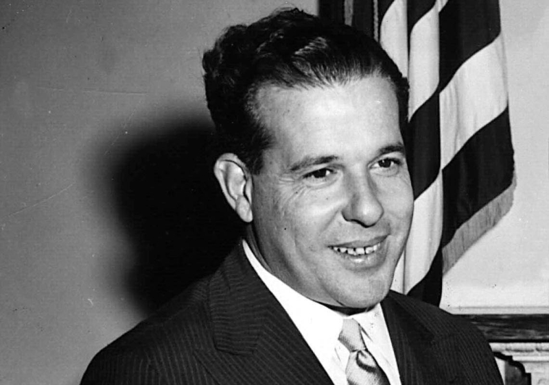 Corpo de Jango foi exumado e novamente sepultado, agora com honras militares: caudilho em ascensão | Arquivo