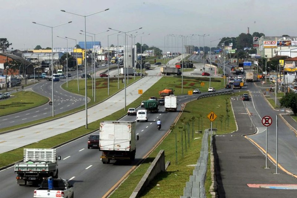 Tráfego de caminhões na Linha Verde será monitorado por radar a partir de 2ª Radares estão distribuídos em 12 pontos Linha Verde, sendo seis no sentido São Paulo e seis no sentido Porto Alegre | Ricardo Almeida/SMCS