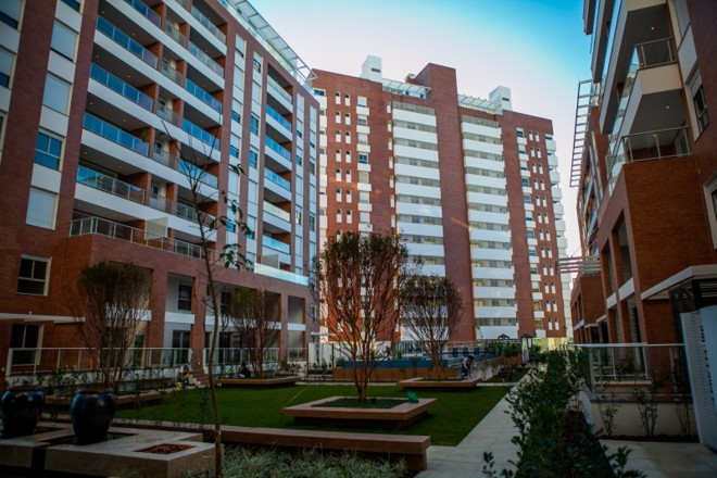 Praça central do Pedra Branca, onde áreas verdes e de convivência ganham importância |