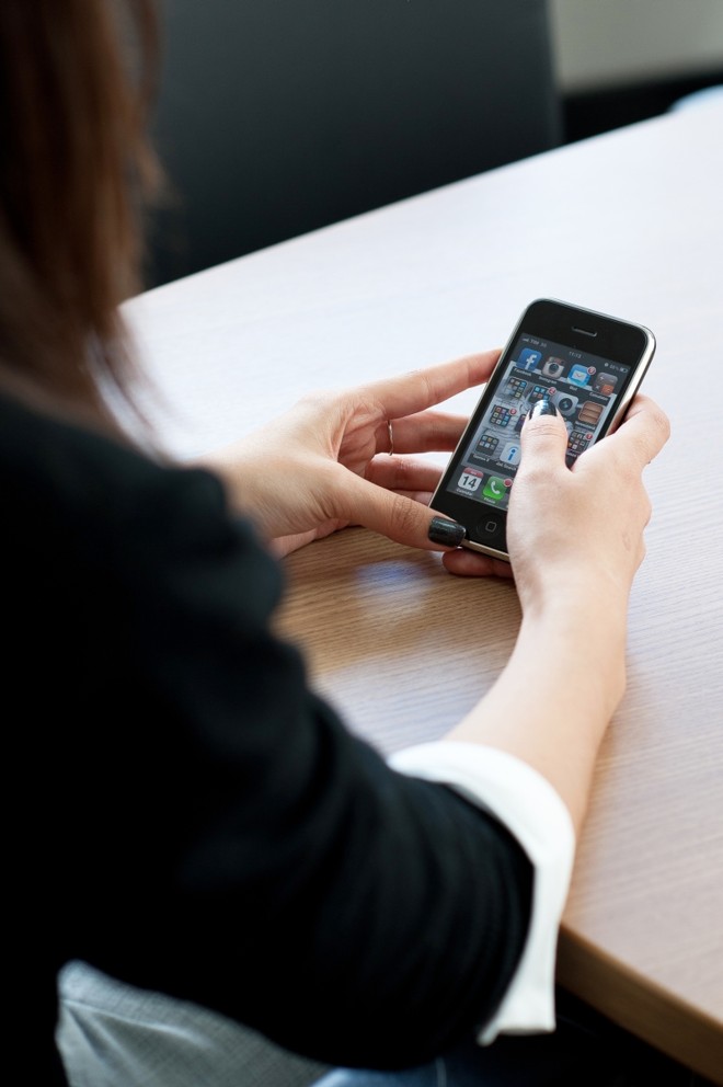 Pesquisa indica que celular piora o desempenho escolar | Letícia Akemi/Gazeta do Povo