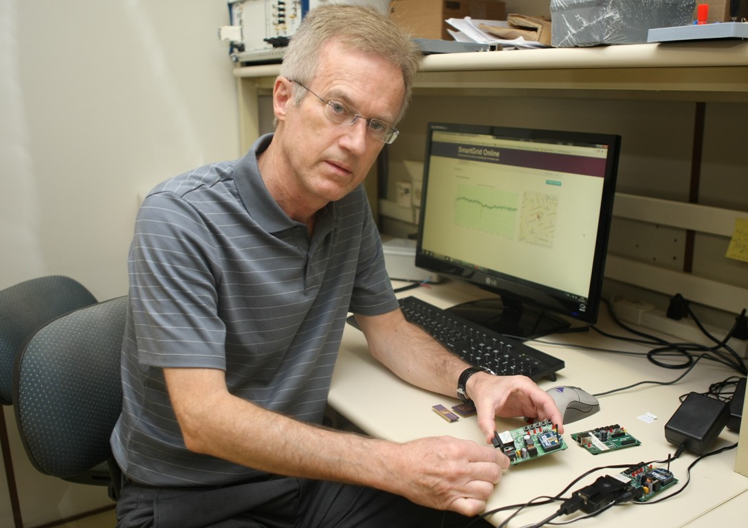 O professor Volnei Pedroni, da UTFPR, conta com orgulho dos anos que passou na Caltech, uma das melhores universidades do mundo. | Aniele Nascimento / Gazeta do Povo