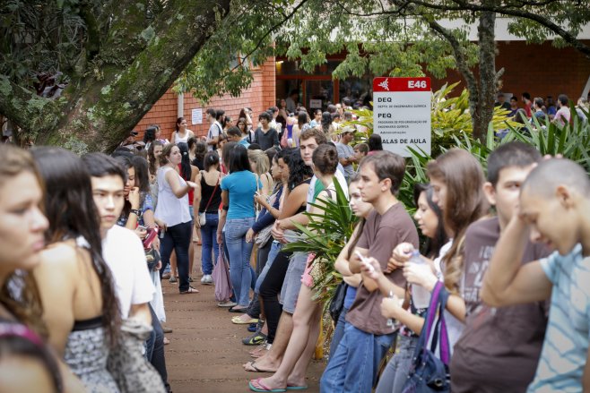 Nesta terça-feira,último dia do concurso, os candidatos foram cobrados por avaliações de conhecimentos específicos | Heitor Marcon/UEM