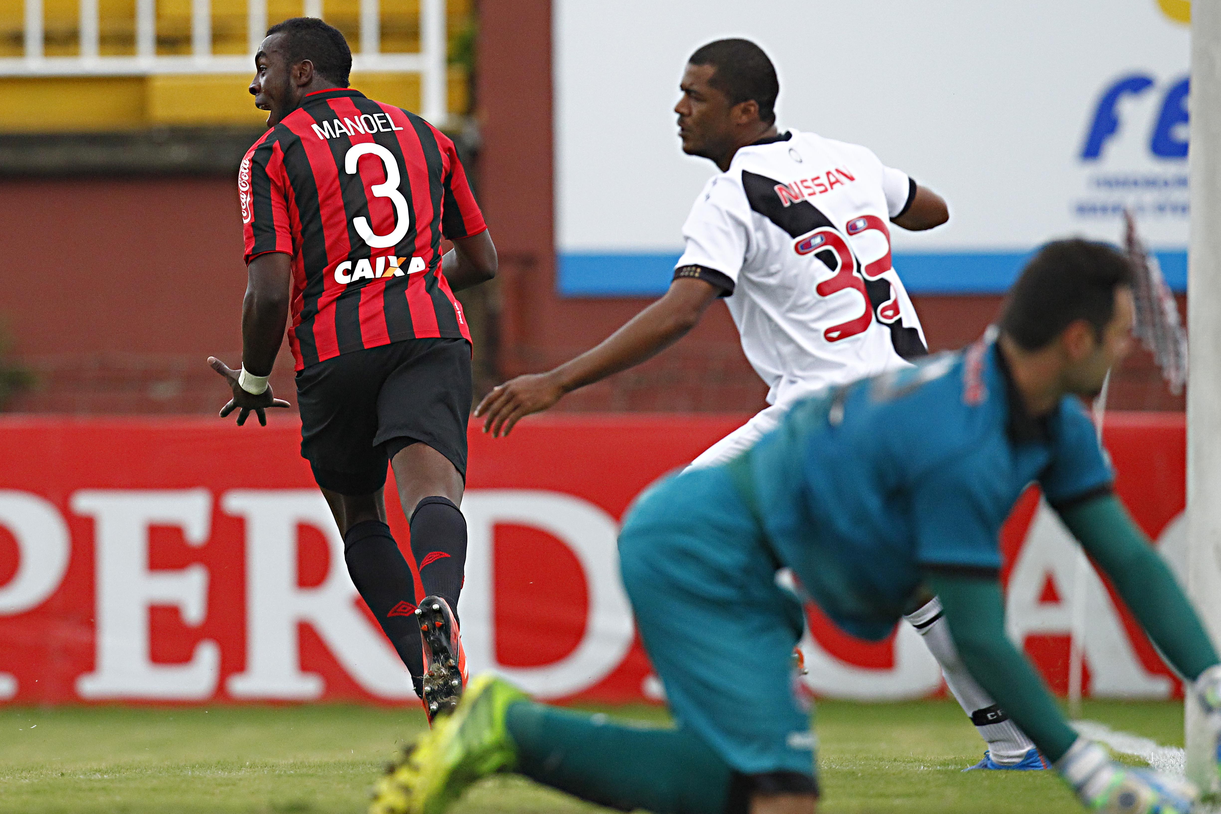 Manoel comemora gol do Atlético na vitória por 5 a 1 sobre o Vasco pela última rodada do Brasileiro | Albari Rosa / Gazeta do Povo