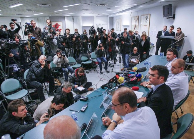 Muitos jornalistas estão no hospital aguardando por novidades sobre o estado de saúde do alemão |