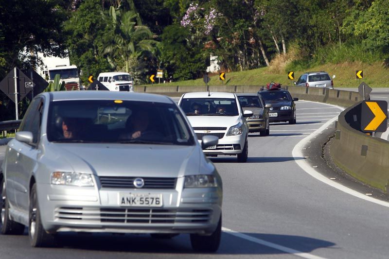 Movimento intenso na BR-277 nesta sexta-feira (27) | Albari Rosa / Gazeta do Povo